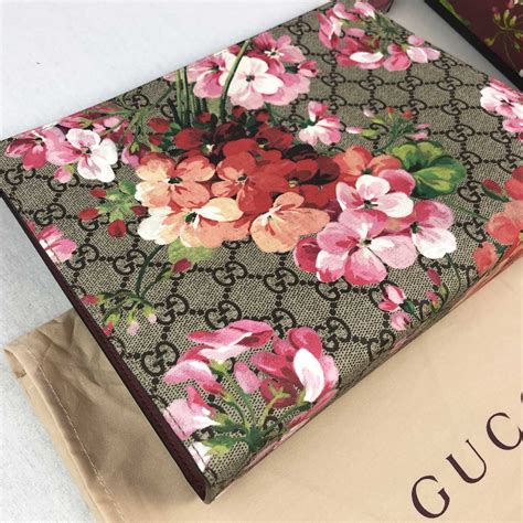 gucci bloom cosmetic pouch